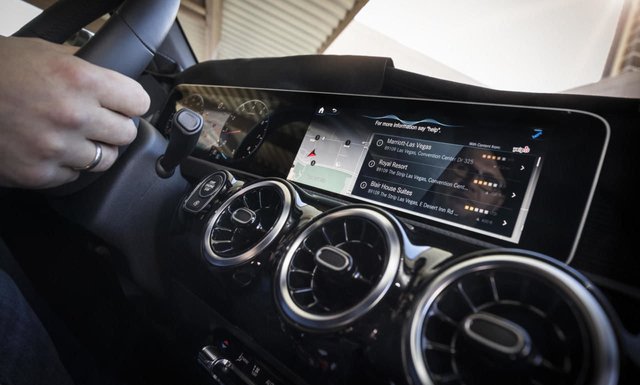 03-mercedes-benz-user-experience-cockpit-revolution-2560x1539-1280x770.jpg