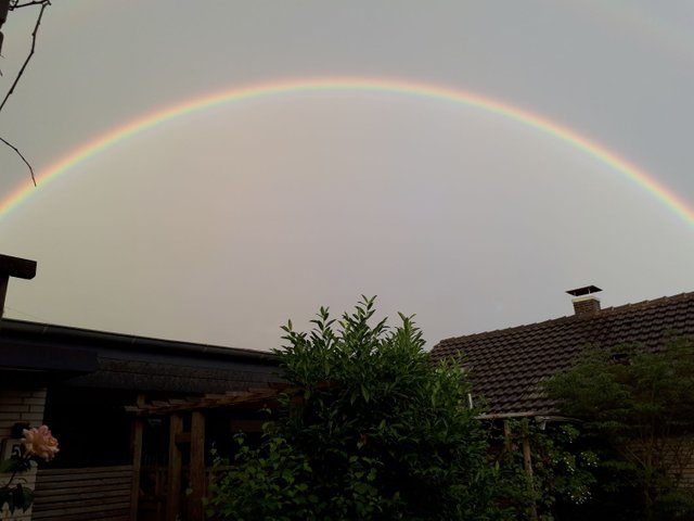 Regenbogen Spannung