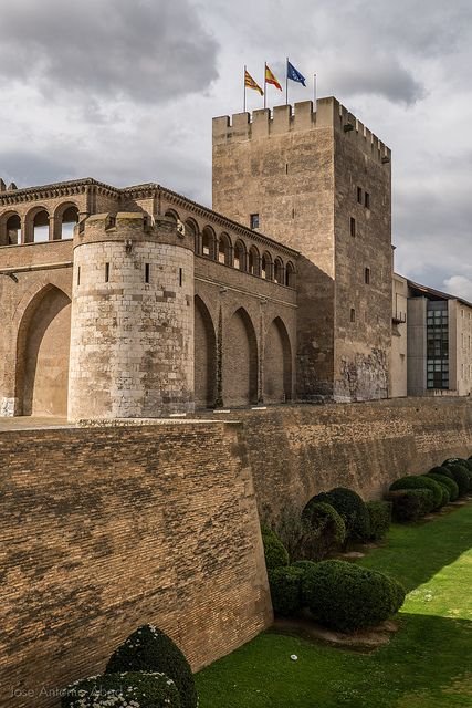 Torre del Trovador, Palacio de la Aljafería by Jose Antonio Abad, via Flickr