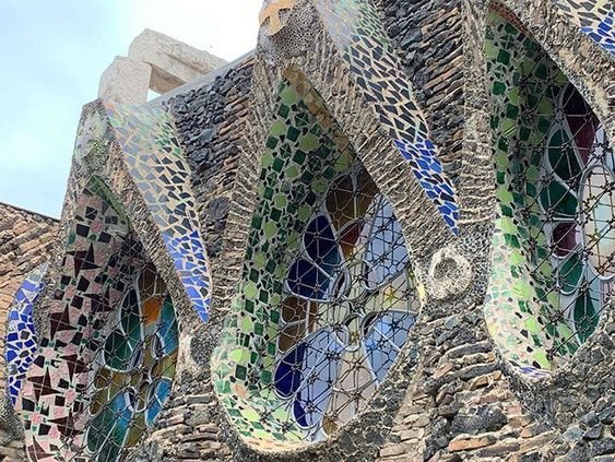 El modernismo está presente en toda la Cripta Gaudí de la Colonia Güell