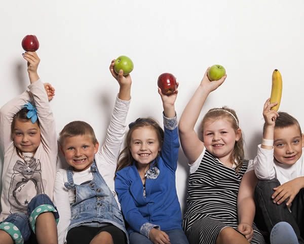 Resultado de imagen para Los niÃ±os ven las frutas