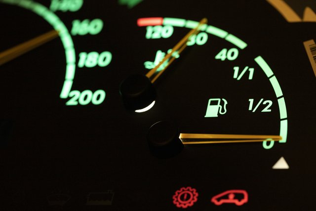 close-up-fuel-level-gauge-vehicle-1.jpg