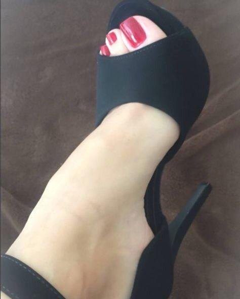 Huge love for thin strap heels but these I would totally add to my closet. ❤️💕❤️💕❤️💕❤️💕❤️💕Thoughts?