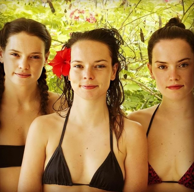 Daisy Ridley & Sisters