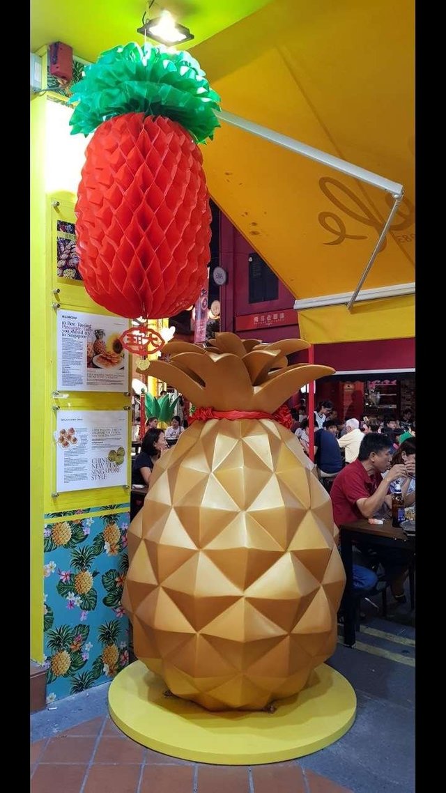 Big pineapple 1]