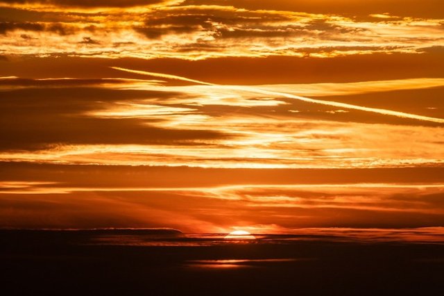 soleil sous l'horizon la Terre plate est impossible