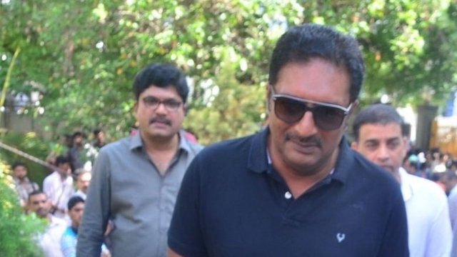 Actor Prakash Raj meets Kejriwal
