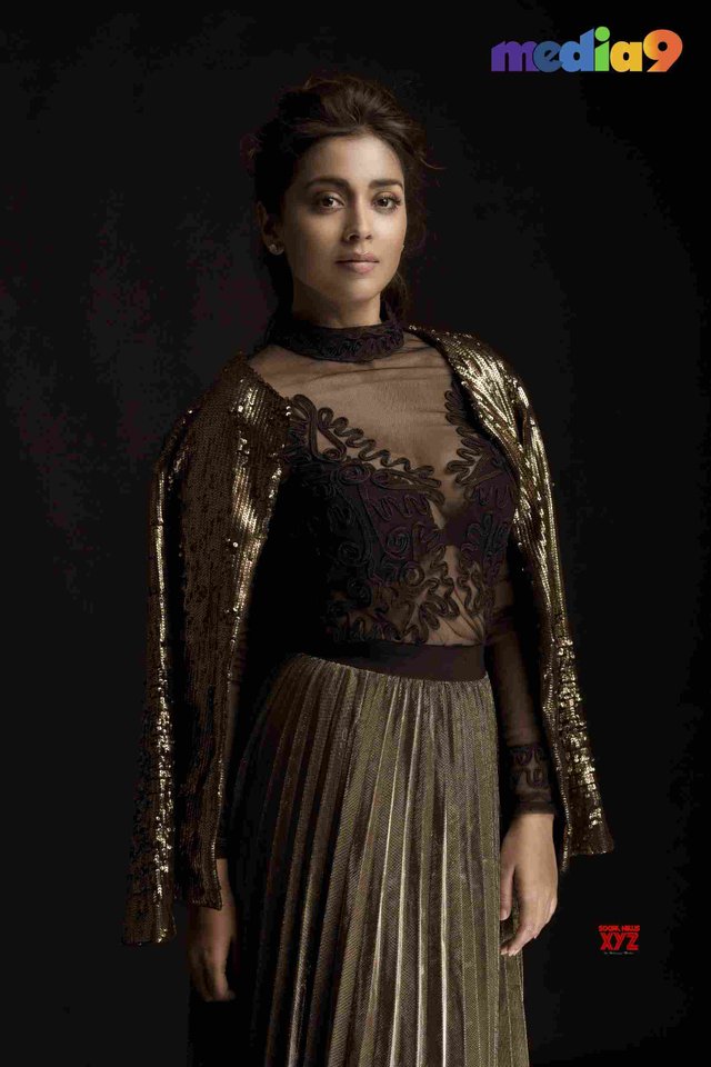 Actress Shriya Saran Latest Glamour HD Stills
