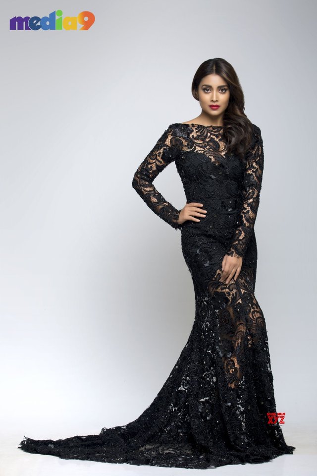 Actress Shriya Saran Latest Glamour HD Stills