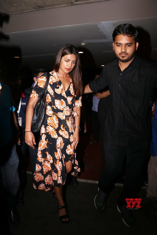 Mumbai: Priyanka Chopra spotted at airport