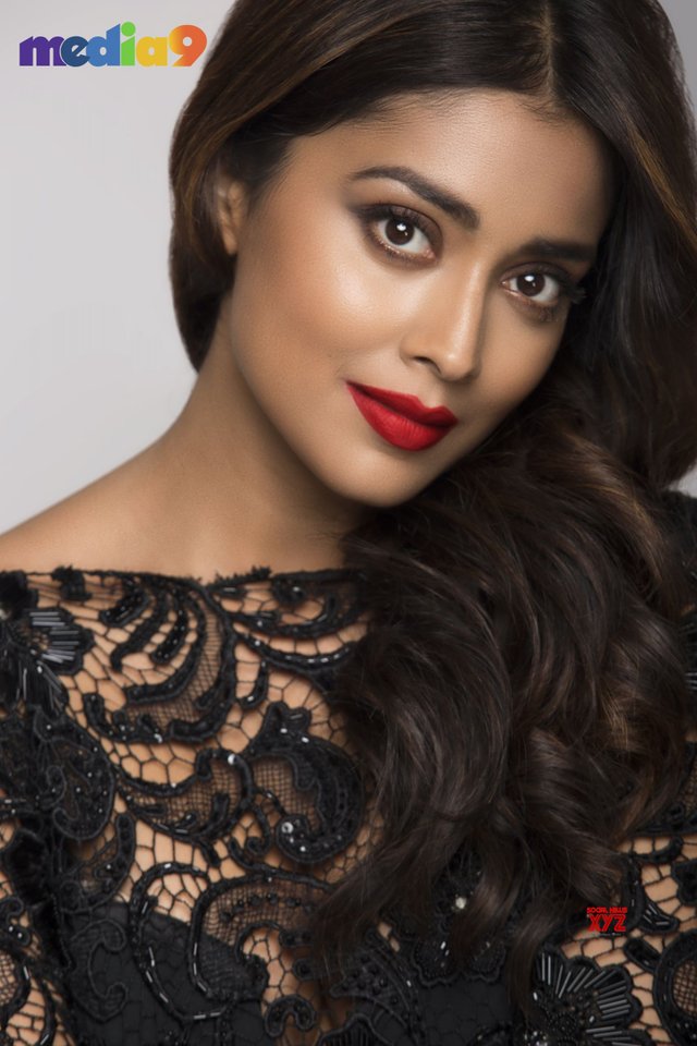 Actress Shriya Saran Latest Glamour HD Stills