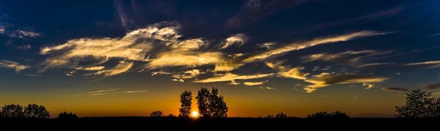 nuages éclairés par le dessous