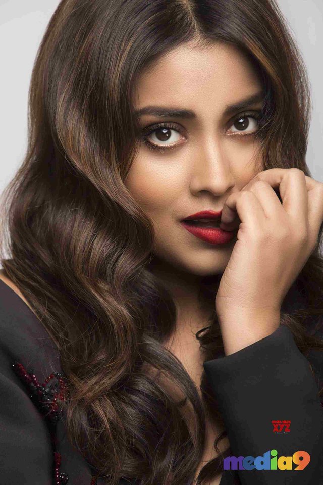 Actress Shriya Saran Latest Glamour HD Stills