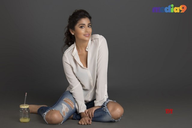 Actress Shriya Saran Latest Glamour HD Stills