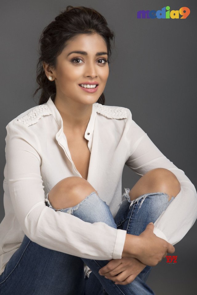 Actress Shriya Saran Latest Glamour HD Stills
