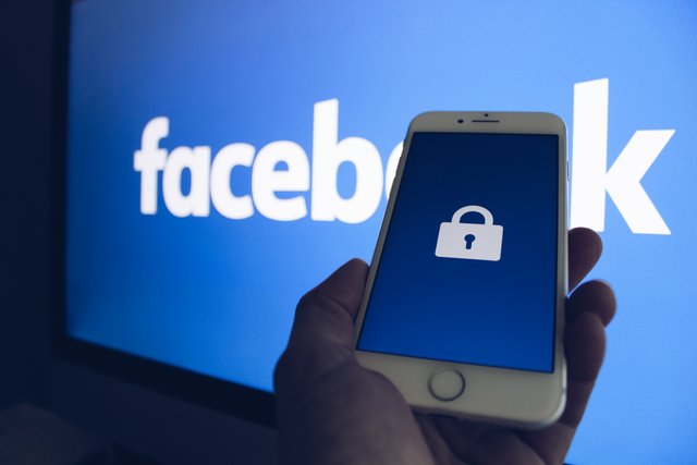 Facebook falla de seguridad da permisos inadecuados donde no debería darlos