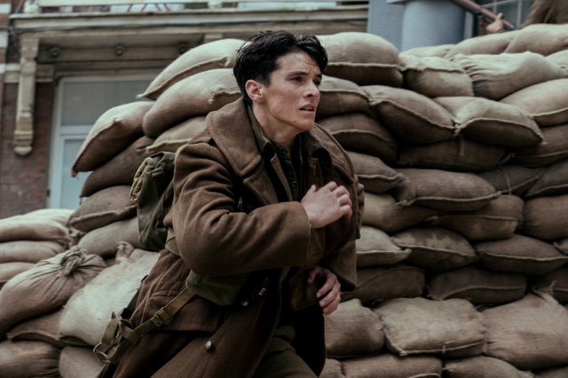 Fionn Whitehead al principio