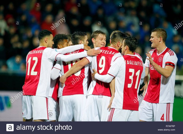 zwolle-08-12-2018-mac3park-stadion-season-2018-2019-dutch-eredivisie-ajax-players-celebrate-the-0-1-scored-by-klaas-jan-huntelaar-during-the-match-pec-zwolle-ajax-R7AFRP.jpg