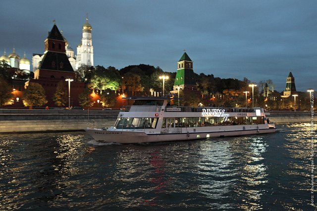 Night photo of the River Lounge-2 motor ship on the background of the Kremlin in Moscow