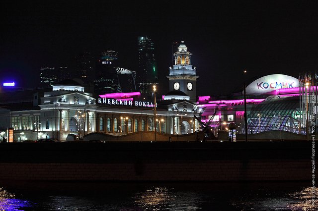 Kiev railway station night photo