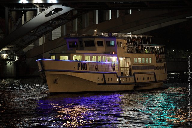 Night photo boat Rio