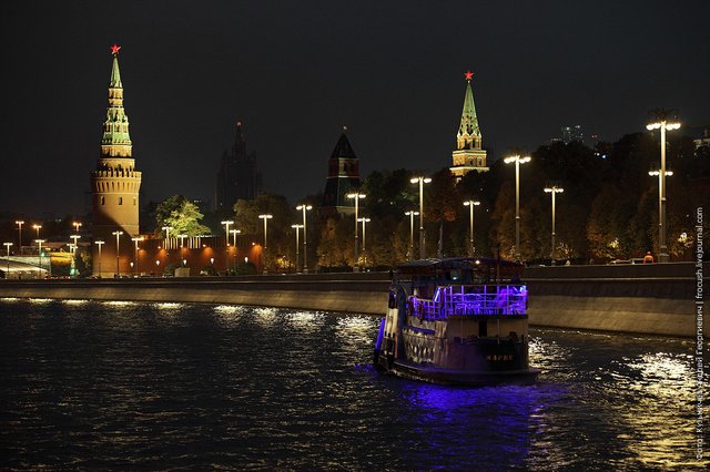 Night photo of the Moscow River