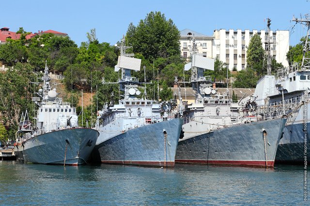 Три корабля ВМС Украины в Южной бухте Севастополя
