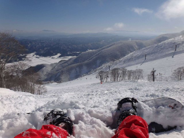Taking a rest and enjoying the view of Hakuba Valley.