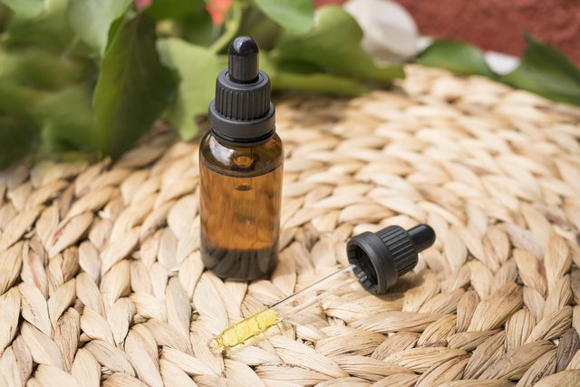 cbd-oil-5358403_1920.jpg