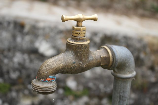 faucet-1659332_1280.jpg