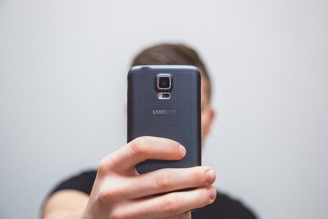 selfie-931908_1280.jpg