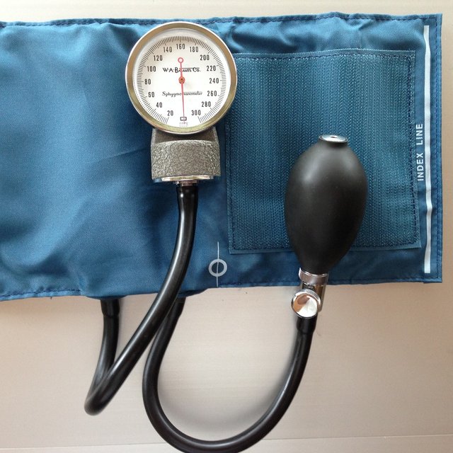 sphygmomanometer-915652_1280.jpg