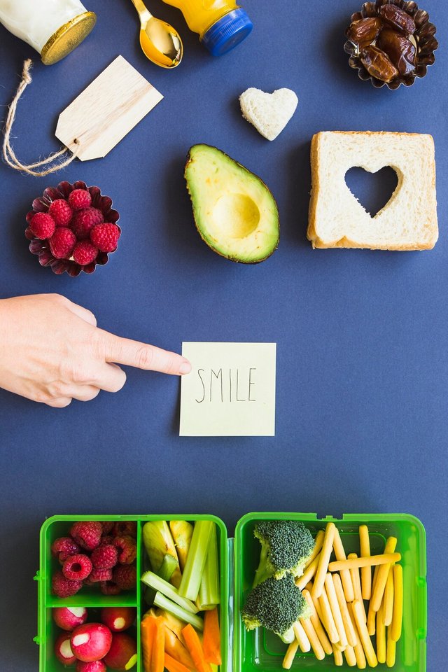 smile-sign-concept-with-vegan-lunch-space_23-2147866407.jpg