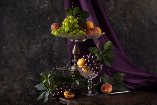 baroque-style-with-fresh-grapes_23-2149629946.jpg