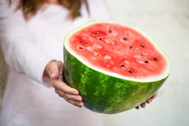 watermelon-hands-girl-close-up_169016-3076.jpg