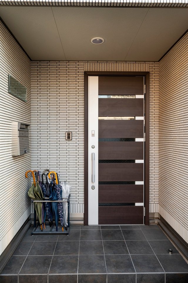 modern-house-entrance-japanese-building_23-2149301134.jpg