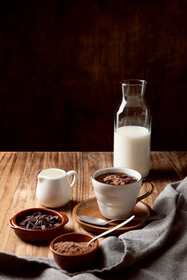 hot-chocolate-drink-arrangement_23-2149188003.jpg