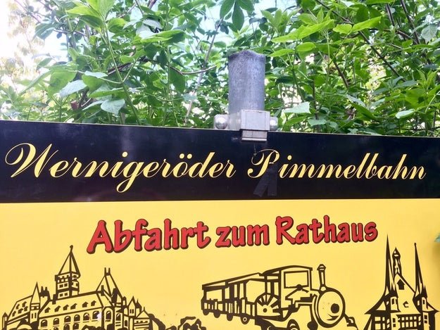 Ist das Code für "Ringelpietz mit Anfassen"?