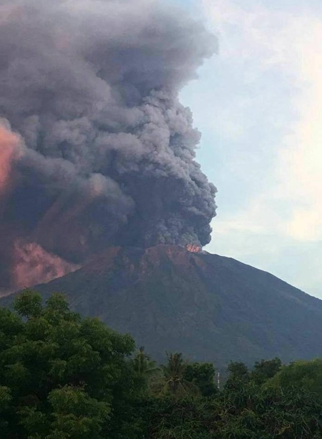 The eruption of a volcano in Bali: what is happening on the island ...