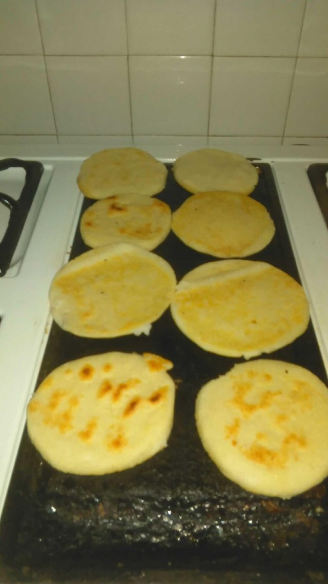 Trujillo Digital - Usan un pote de leche como parrilla “Las arepas