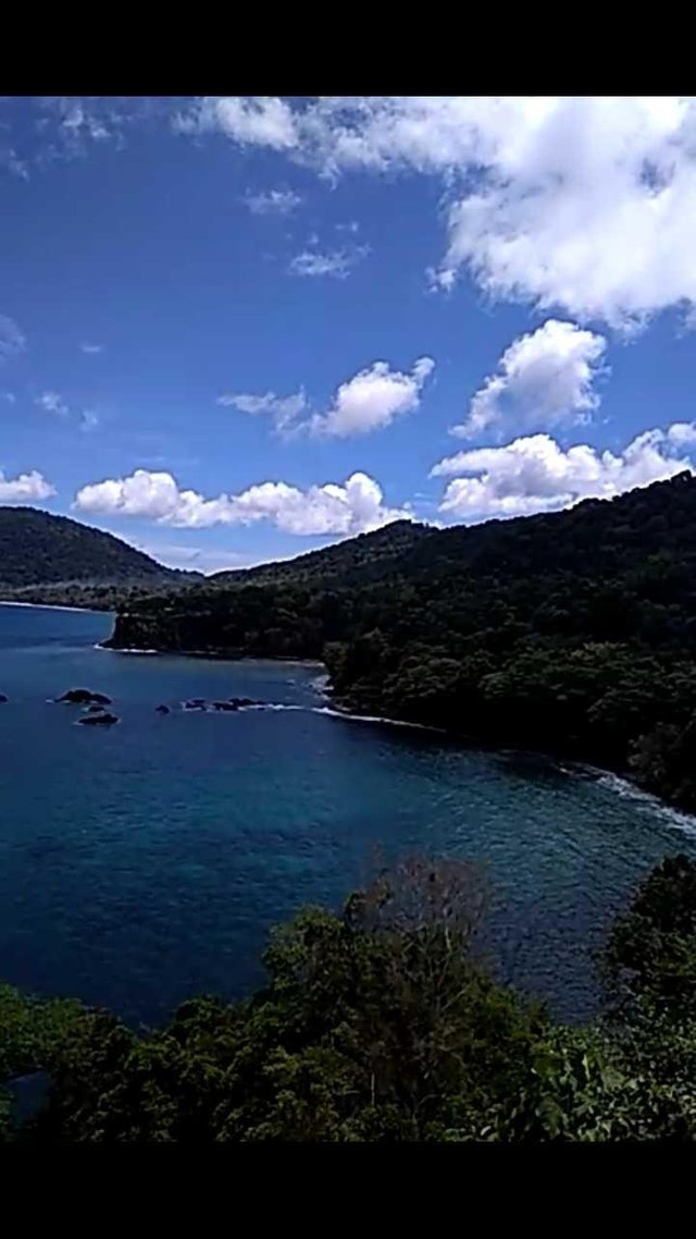 Pemandangan Indah Di Sekitar Tempat Wisata Gua Sarang Pulau