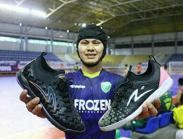 Spec cheap futsal shoes