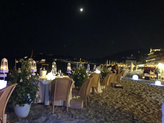 Cena Sulla Spiaggia Ad Alassio Steemit