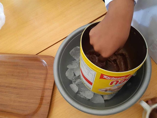 PEMBUATAN ES PUTAR (ES KRIM) DENGAN MENGGUNAKAN PRINSIP PENURUNAN TITIK BEKU — Steemit