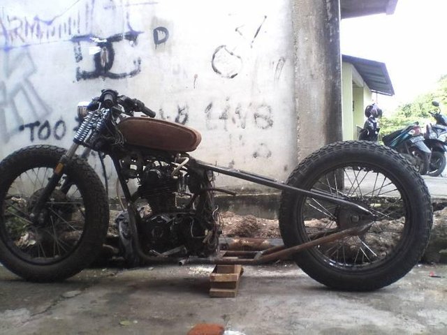 Cb 100 best sale custom bobber