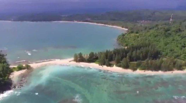 Pantai Lhok Geulumpang Kepingan Surga Yang Eksotis Diapit