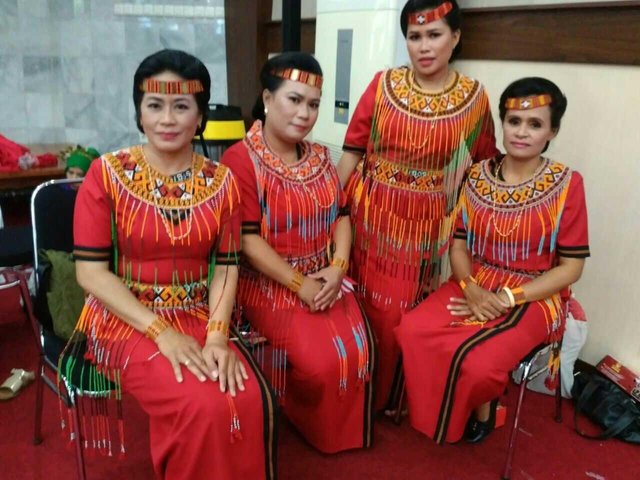 History, Use of Traditional Clothing in Modern Times: Exploring Various  Types of Traditional Clothing in the Toraja Tribe, Indonesia and South  Korea., by Rita_15