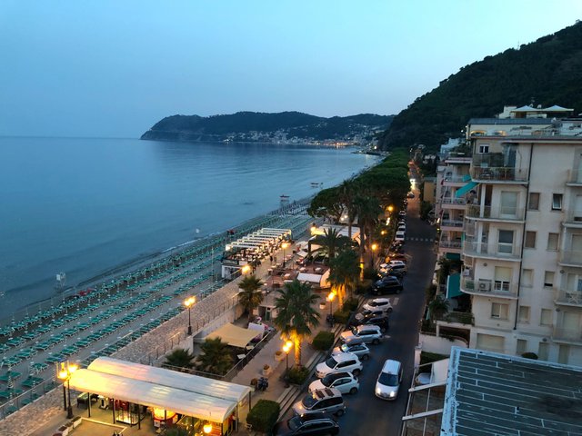 Cena Sulla Spiaggia Ad Alassio Steemit