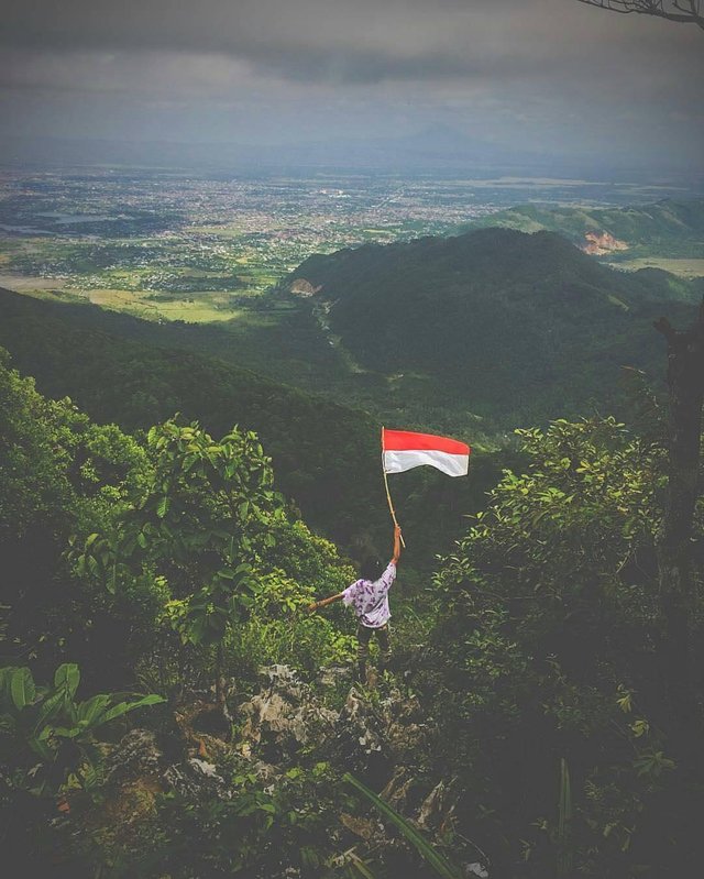 Kata Motivasi Pendaki Gunung Untuk Renungan Makna Hidup 300x300