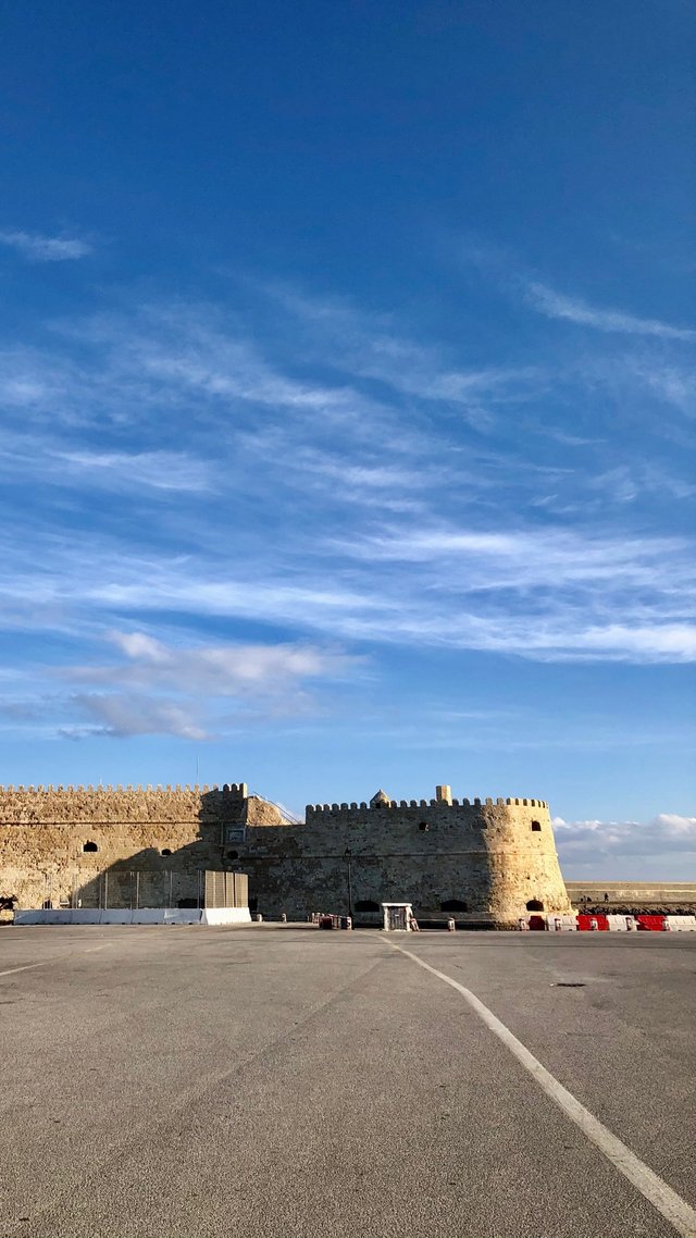 The fortress was completed in 1540, and since then it is standing proudly across the city of Heraklion
